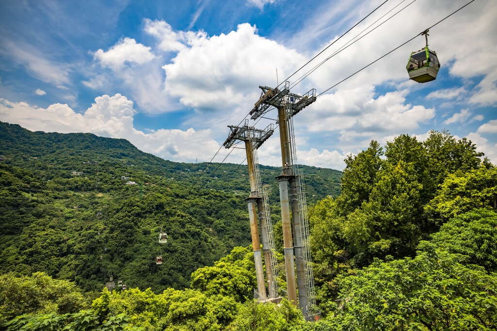 貓空位於臺北市文山區，由臺北捷運公司負責營運。路線從木柵地區臺北市立動物園西南側起，至貓空地區，全長4.03公里，共設有4站提供上下車服務。貓空纜車為台北市首座觀光休憩纜車，同時亦是臺灣最長、首座具有大眾運輸性質的纜車。